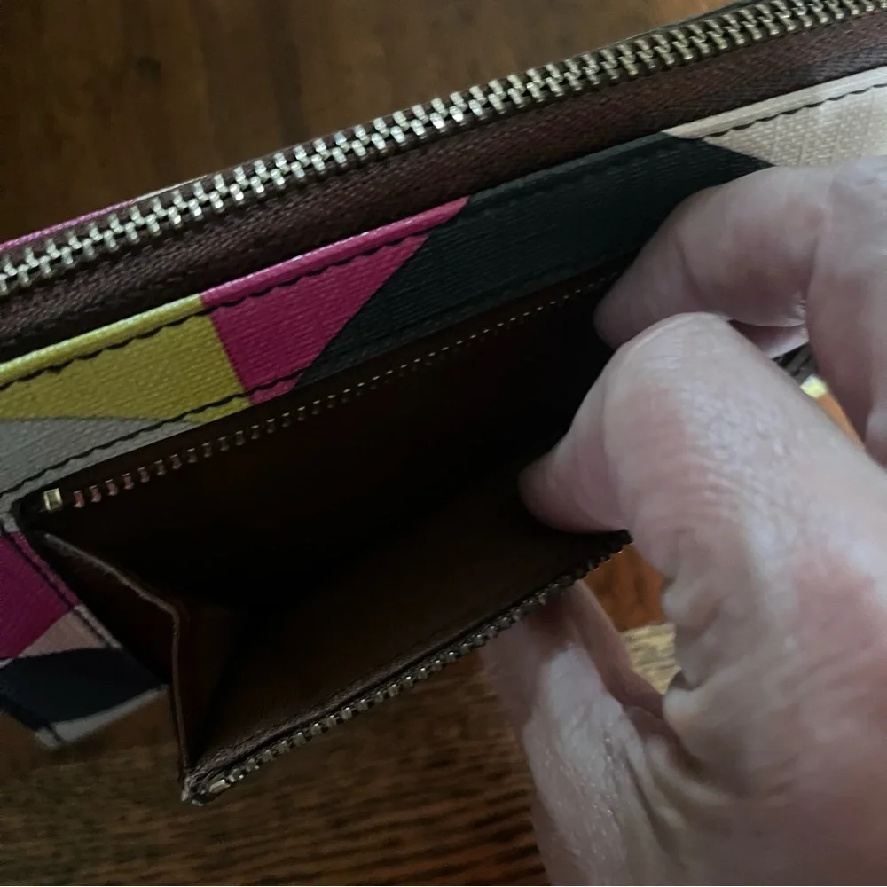 Fossil zip around wallet - Picture 6 of 8